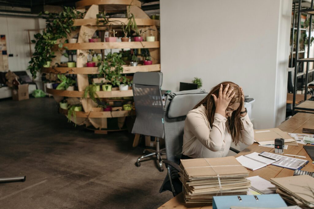 Small business owner overwhelmed by manual admin tasks before automation

